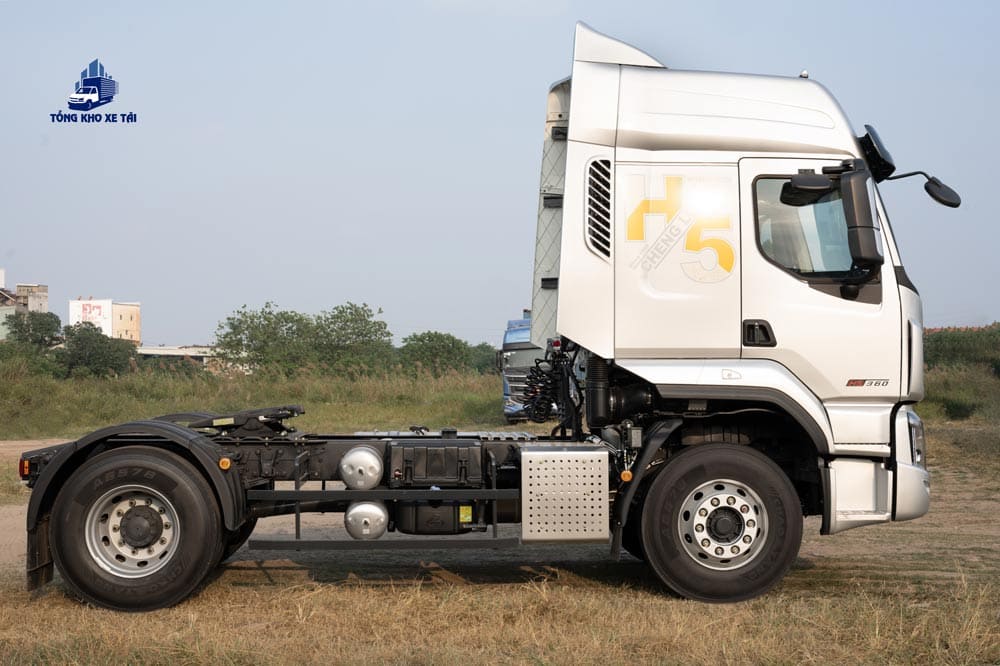 Đầu kéo 1 cầu ChengLong H5 360HP mới